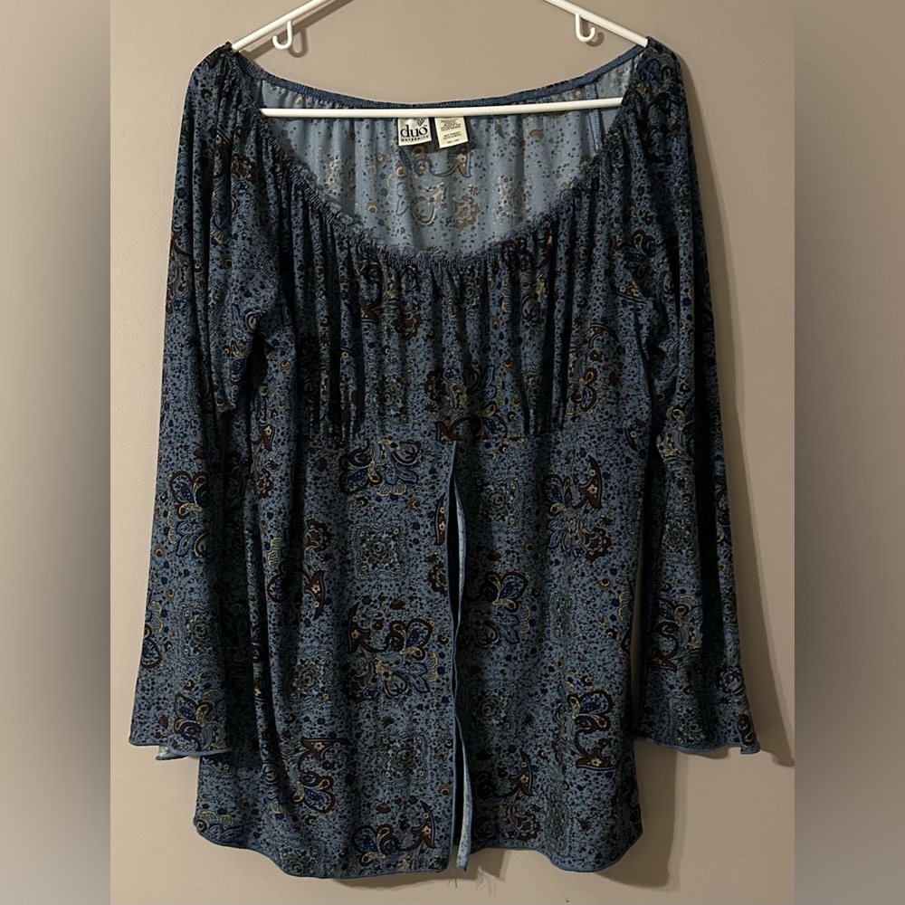 DUO Maternity size LARGE, blue paisley printed long sleeved pull on top.